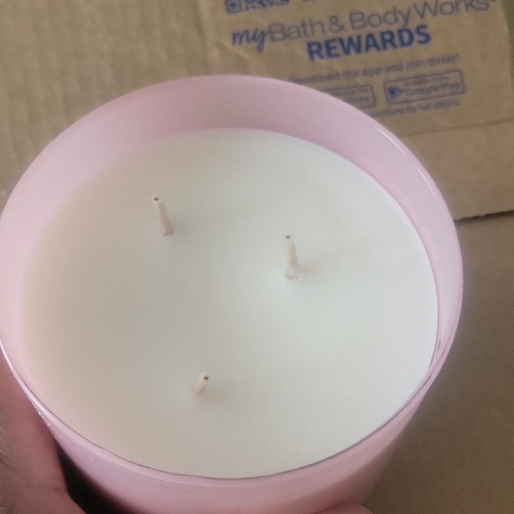 White Barn Crushed Candy Cane Candle - Pink and Silver - Picture 4 of 6
